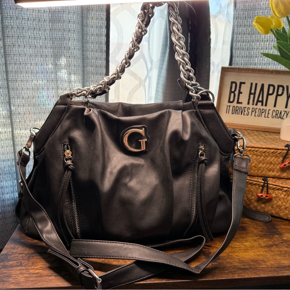 Chic Guess Black Shoulder Bag with Chain Strap